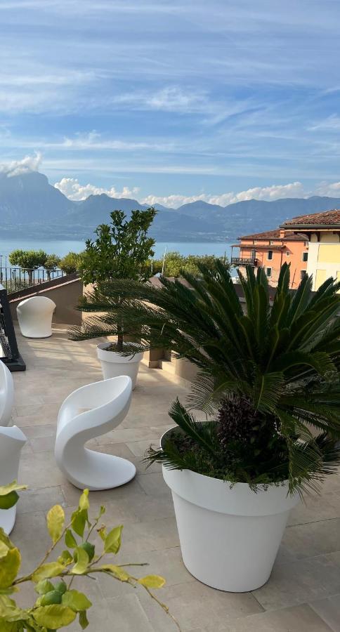 Suite La Castellana Torri Del Benaco Extérieur photo