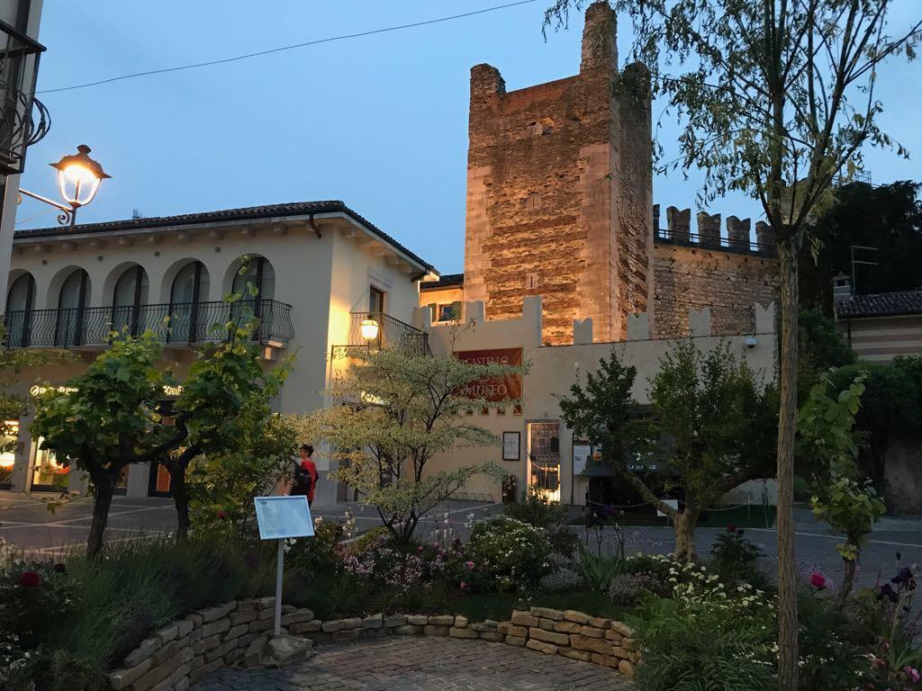 Suite La Castellana Torri Del Benaco Extérieur photo