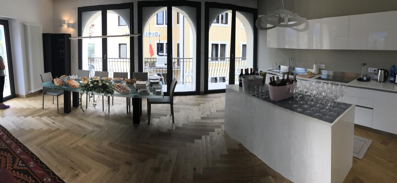 Suite La Castellana Torri Del Benaco Extérieur photo