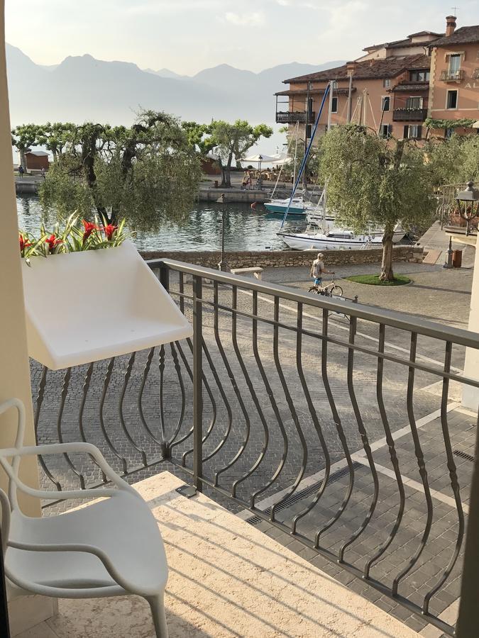 Suite La Castellana Torri Del Benaco Extérieur photo
